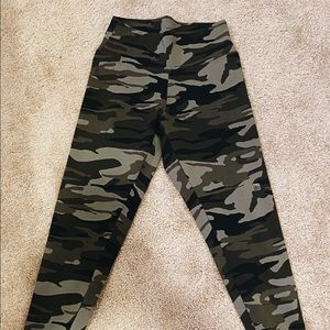 NWT Express Sexy Stretch Camo Leggings
